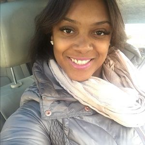 Meet your Posher, Isaria